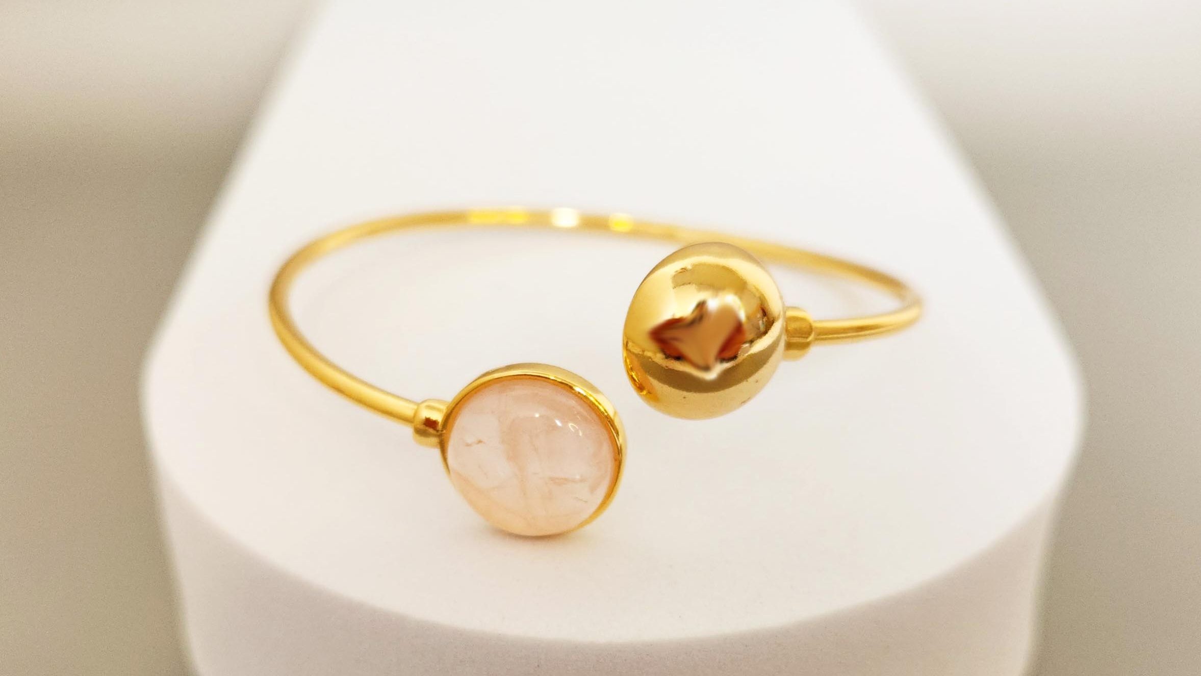 bracelete com pedra quartzo rosa