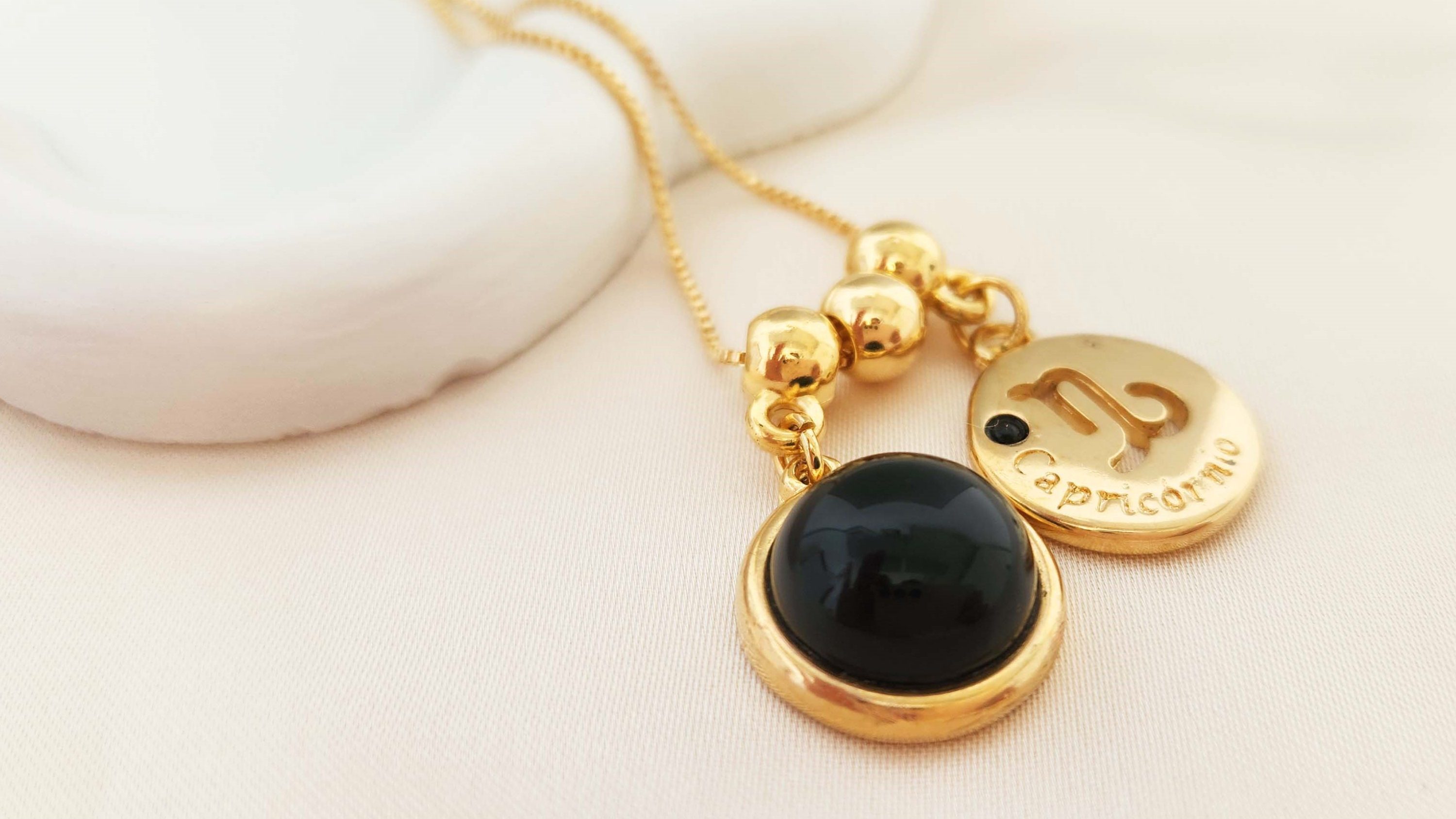 colar signo capricornio com pedra natural ônix